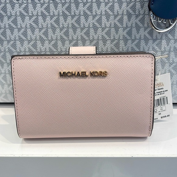 Michael Kors Medium Saffiano Leather Wallet
Powder Blush
NWT - Picture 1 of 16